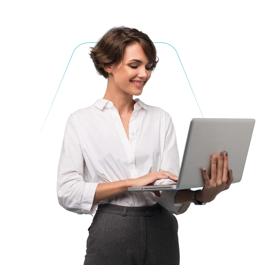 Mulher segurando um notebook